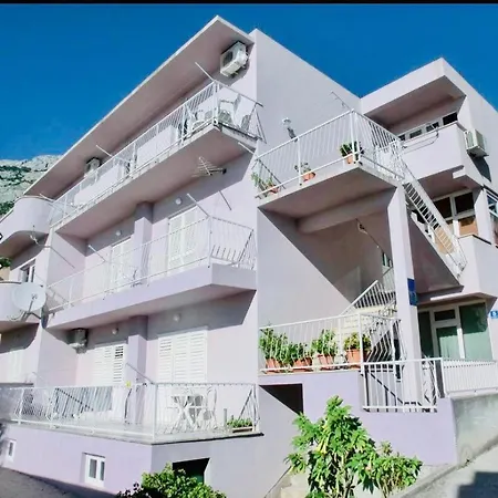 Lala Apartment *